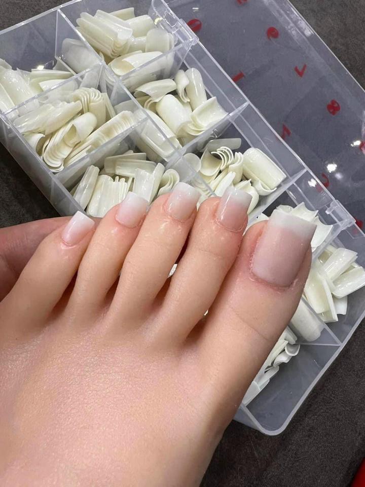 Úp chân đục Dài-duoc-ban-tai-Phụ kiện nail Kim Chi