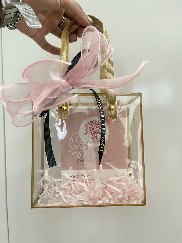 Hộp quà-duoc-ban-tai-Lục Hồng Vân -Mrakybeauty