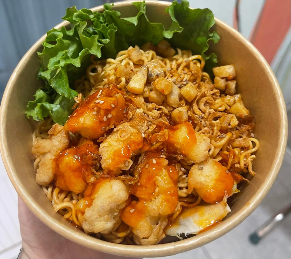 Mì gà xù-duoc-ban-tai-KUTIN Food & Drink