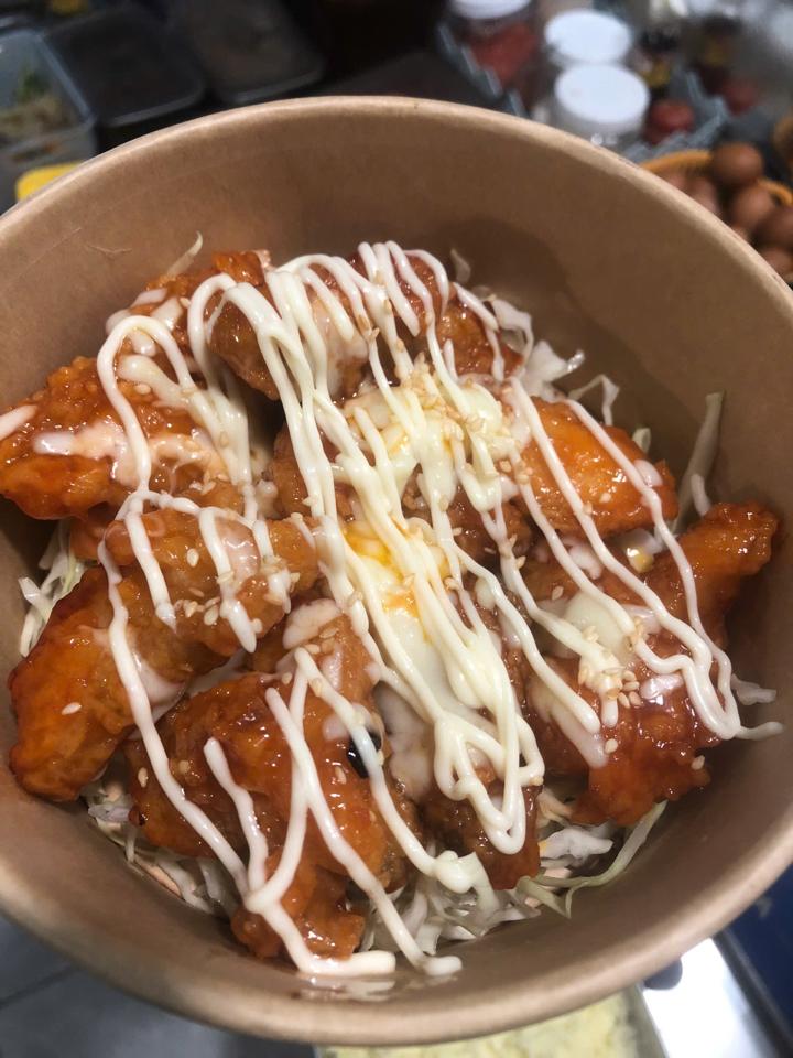 Gà sốt cay pho mai-duoc-ban-tai-KUTIN Food & Drink