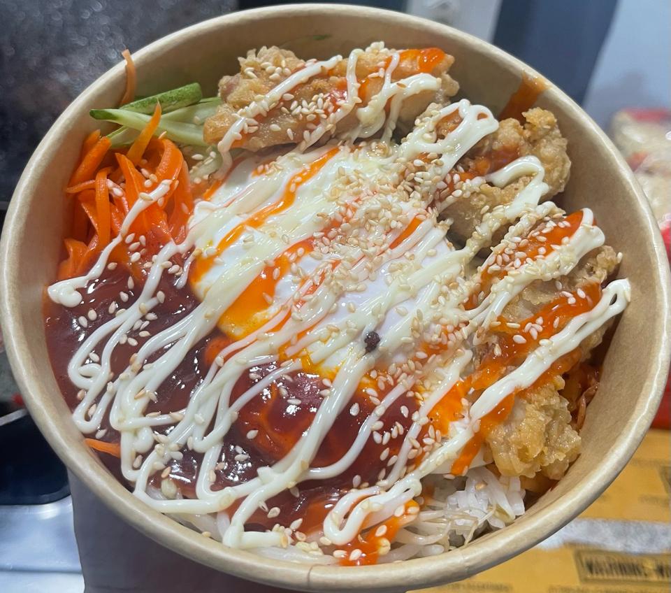 Cơm trộn gà xù phomai-duoc-ban-tai-KUTIN Food & Drink