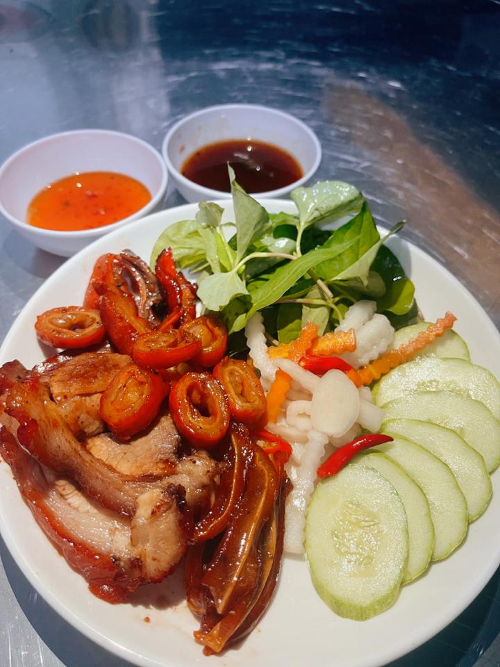 Cơm phá lấu khìa-duoc-ban-tai-KUTIN Food & Drink