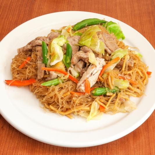 Mì xào bò-duoc-ban-tai-KUTIN Food & Drink