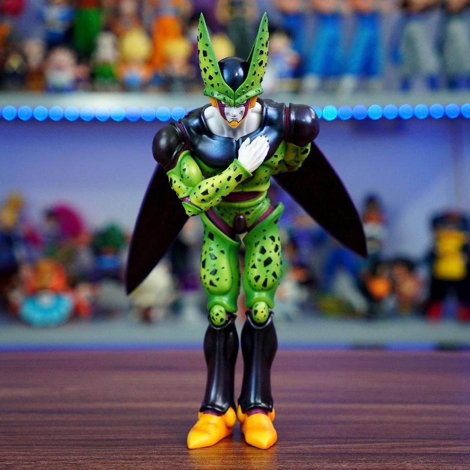 Mô hình Cell cúi chào-duoc-ban-tai-CST Figure Store