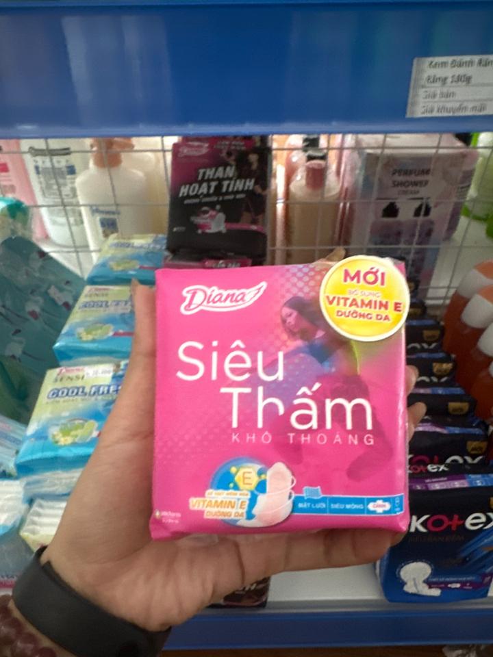 (Mặt lưới)- Băng Vệ Sinh Diana Siêu Thấm Siêu Mỏng Cánh (gói 8 miếng)  -duoc-ban-tai-GenZstore
