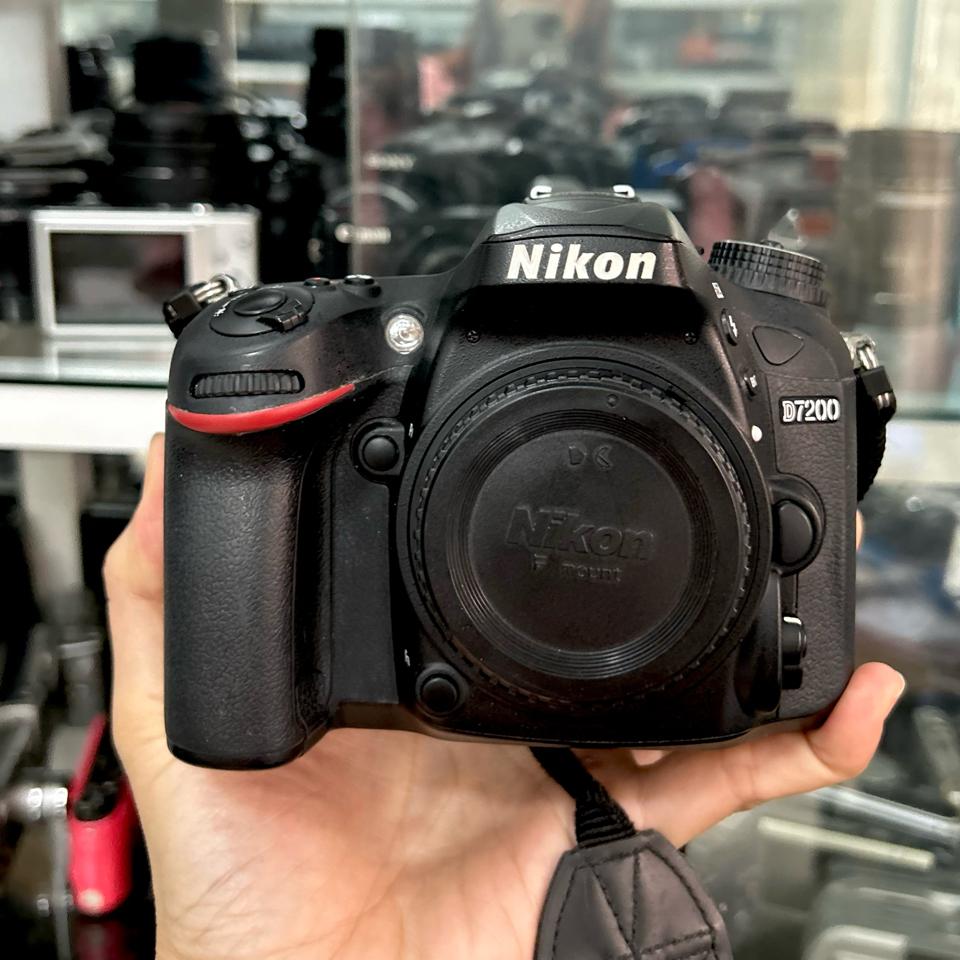 Máy ảnh Nikon D7200-duoc-ban-tai-Máy Ảnh Shop