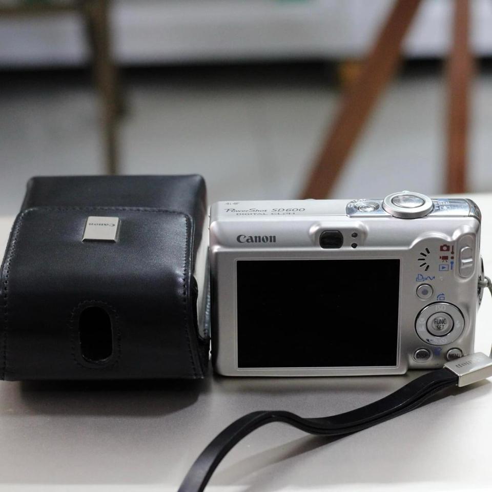 Canon PowerShot SD 600, mới keng, tặng bao dạ-duoc-ban-tai-Máy Ảnh Shop