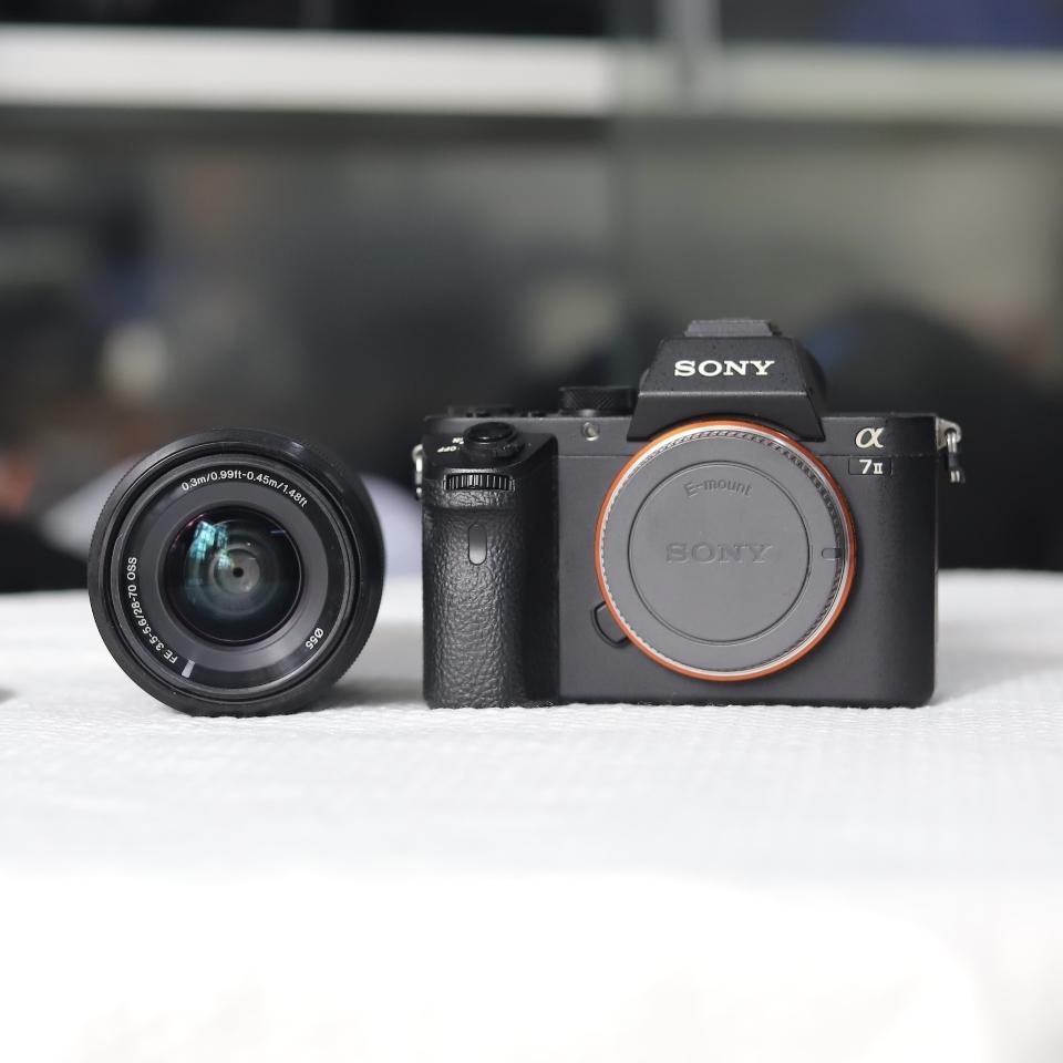 Sony A7 II kèm lens 28-70mm-duoc-ban-tai-Máy Ảnh Shop