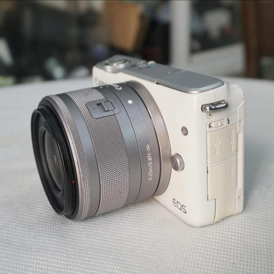 Canon M10 kèm kit 15-45mm-duoc-ban-tai-Máy Ảnh Shop