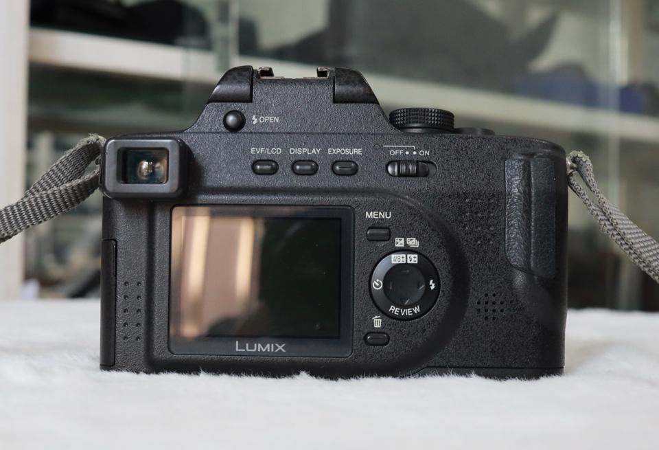 Panasonic Lumix DMC-FZ20-duoc-ban-tai-Máy Ảnh Shop