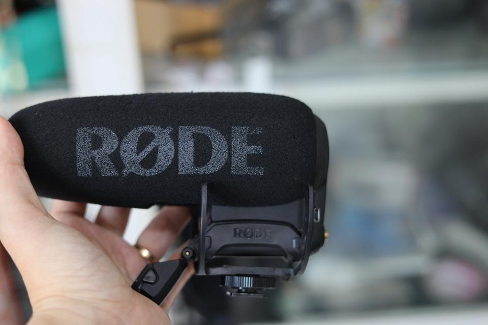 Microphone Rode VideoMic Pro Plus-duoc-ban-tai-Máy Ảnh Shop