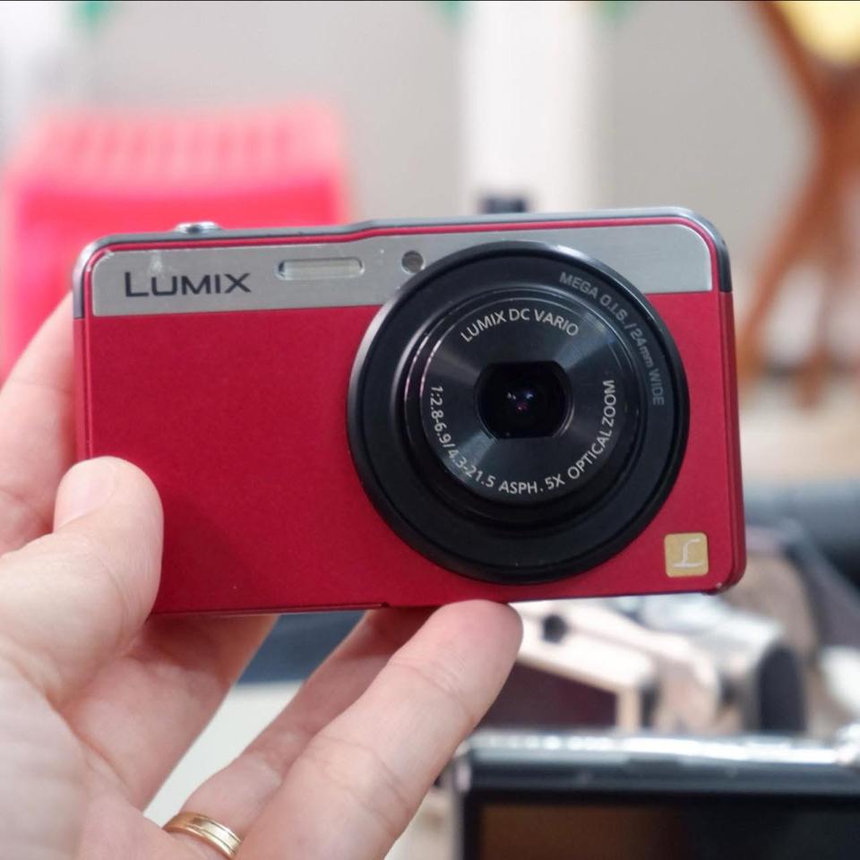 Máy ảnh Lumix XS3 - thiết kế siêu đẹp, mỏng nhẹ, có mịn da và nhiều tính năng hay, quay full HD, mới 99,9%-duoc-ban-tai-Máy Ảnh Shop