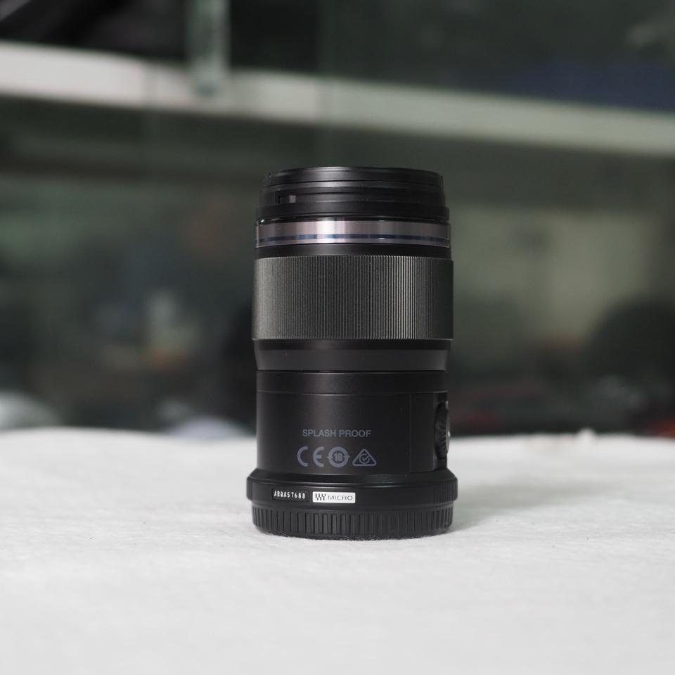 Olympus M.Zuiko Digital ED 60mm F2.8 Macro, Mới 98%-duoc-ban-tai-Máy Ảnh Shop