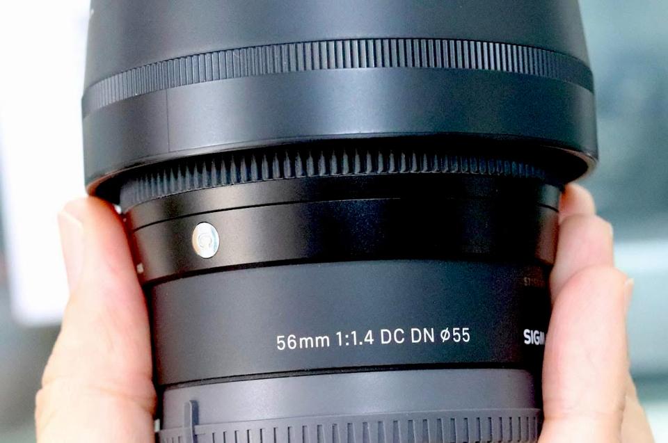 Ống kính Sigma 56mm f/1.4 DC DN Contemporary For Sony E -duoc-ban-tai-Máy Ảnh Shop