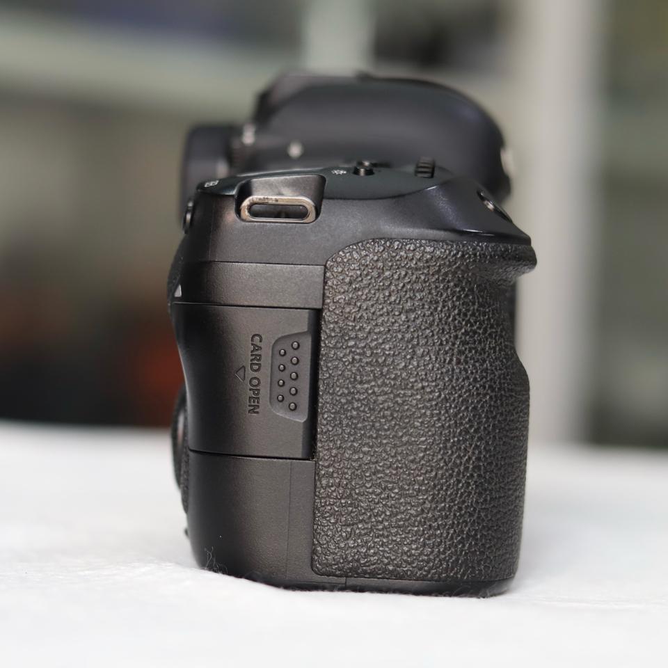 Máy ảnh Canon EOS 6D Mark II (Body), use, đẹp-duoc-ban-tai-Máy Ảnh Shop