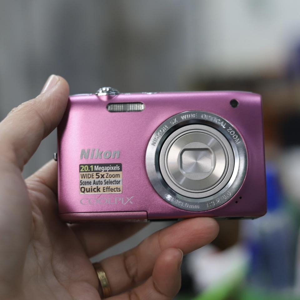 Máy ảnh Nikon coolpix  S2800, 20.1mp, màu hồng-duoc-ban-tai-Máy Ảnh Shop