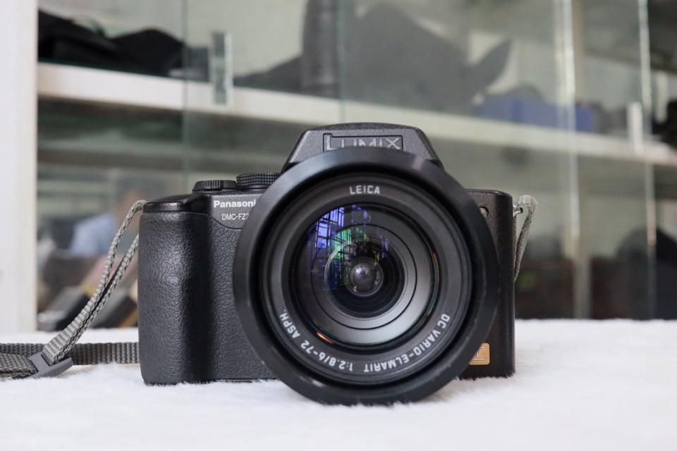 Panasonic Lumix DMC-FZ20-duoc-ban-tai-Máy Ảnh Shop