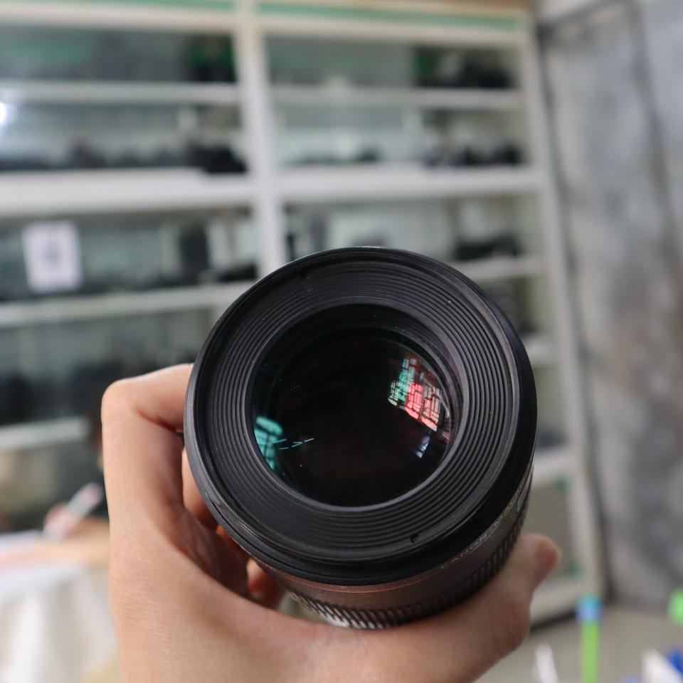 Canon EF 100mm Macro f/2.8L IS USM đẹp-duoc-ban-tai-Máy Ảnh Shop