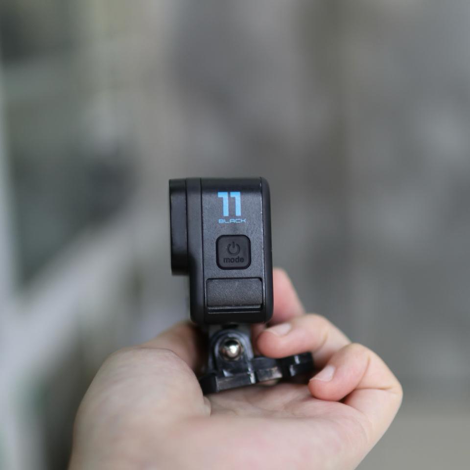 Máy quay GoPro Hero 11 Black-duoc-ban-tai-Máy Ảnh Shop