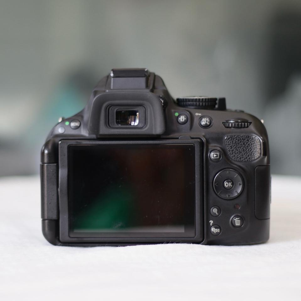 Máy ảnh Nikon D5200 kèm kit-duoc-ban-tai-Máy Ảnh Shop