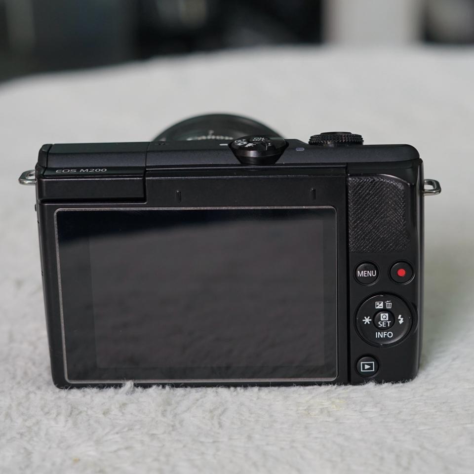 MÁY ẢNH CANON EOS M200 + LENS 15-45MM-duoc-ban-tai-Máy Ảnh Shop