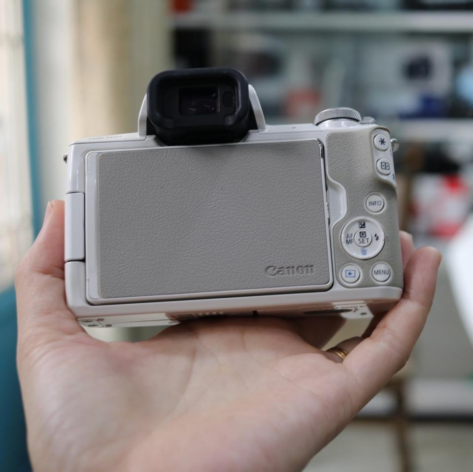 Canon EOS M50 + 15-45mm, White, use-duoc-ban-tai-Máy Ảnh Shop