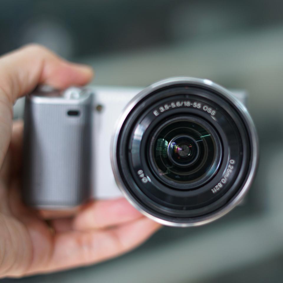 Sony Nex 5 kèm lens 18-55mm-duoc-ban-tai-Máy Ảnh Shop