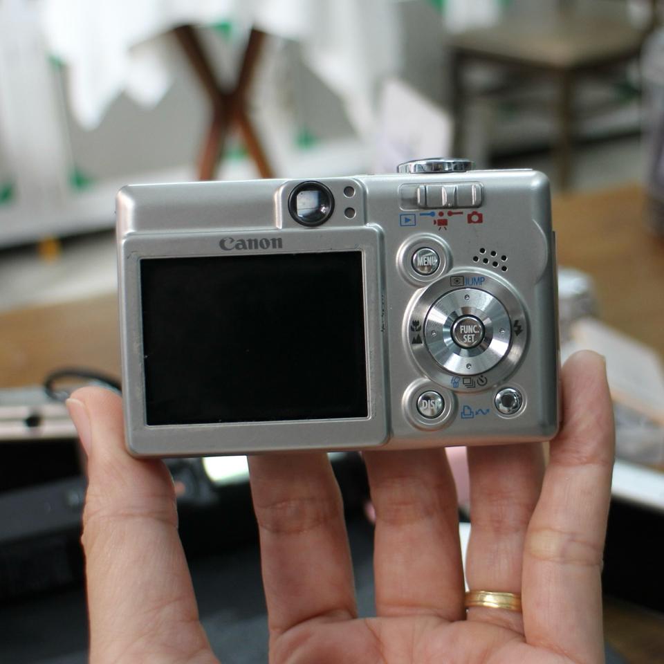 Máy ảnh Canon SD 400-duoc-ban-tai-Máy Ảnh Shop