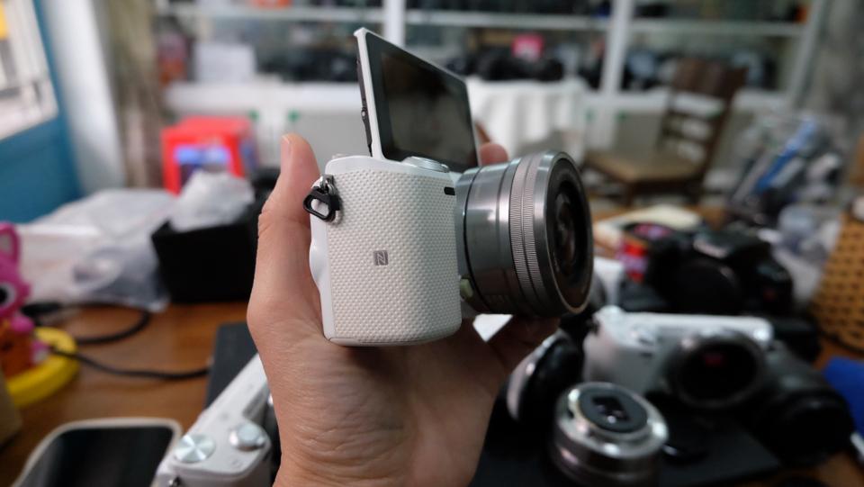 Sony Nex-5T kèm kit 16-50mm-duoc-ban-tai-Máy Ảnh Shop