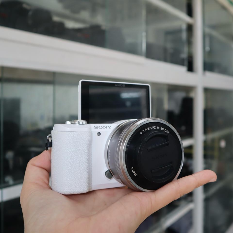 Sony A5100 + Kit 18-55mm, use, màn hình lật-duoc-ban-tai-Máy Ảnh Shop