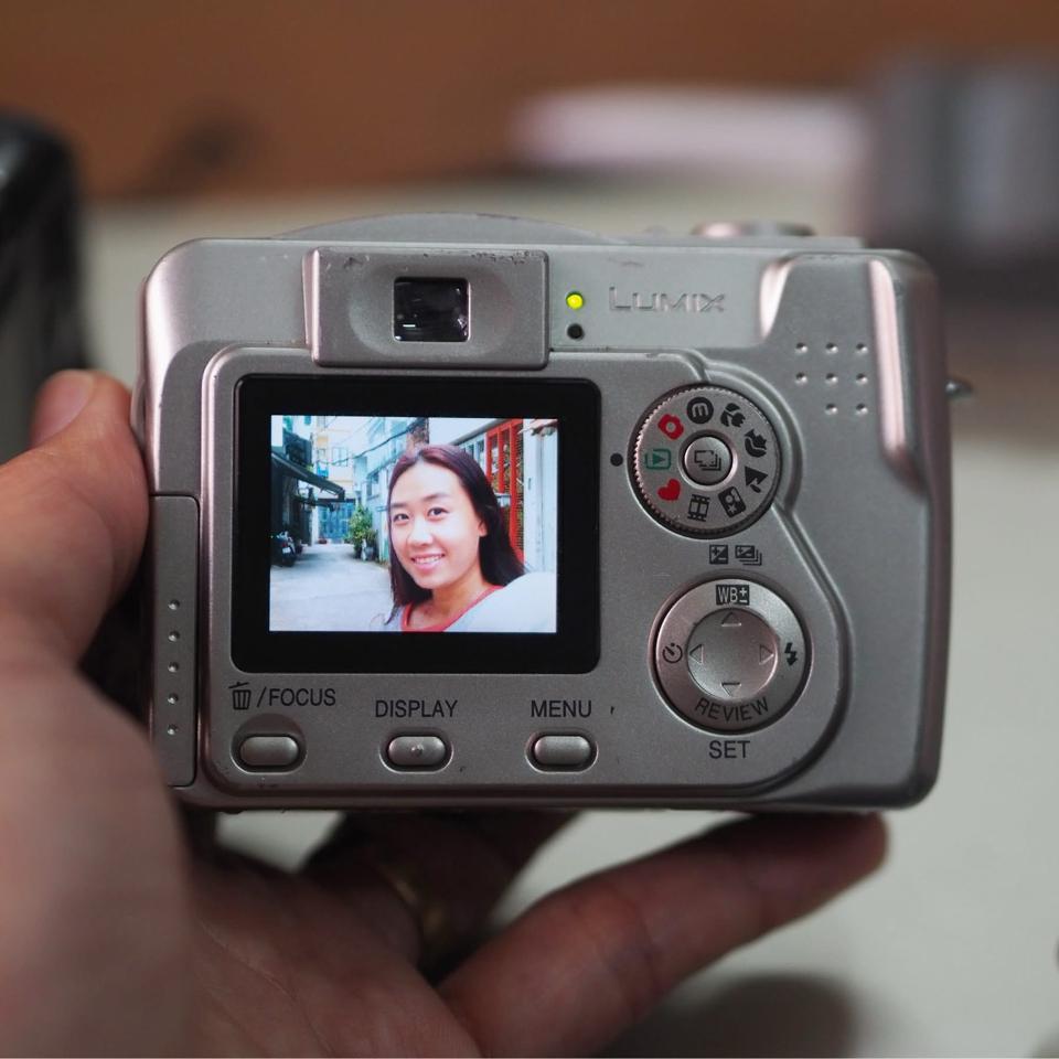 Máy ảnh siêu xinh Panasonic Lumix DMC-LC70 ống kính Leica lừng danh cho chất ảnh đẹp-duoc-ban-tai-Máy Ảnh Shop