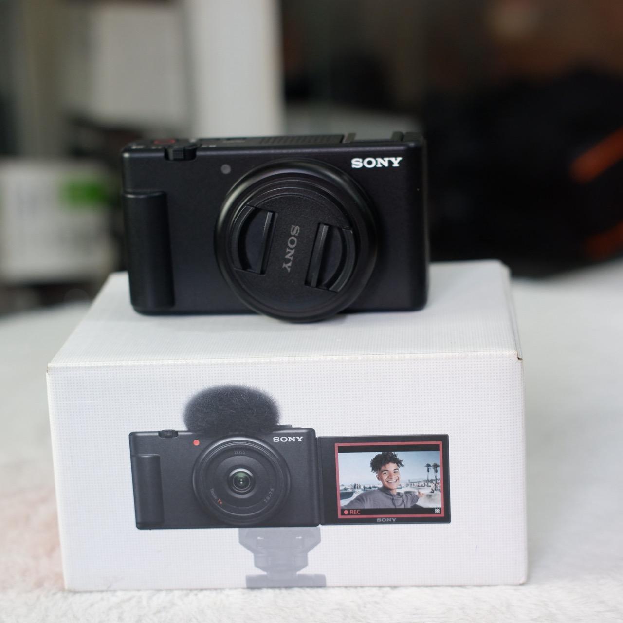 SONY Z-V1F FULLBOX LIKE NEW CÒN BẢO HÀNH DÀI-duoc-ban-tai-Máy Ảnh Shop