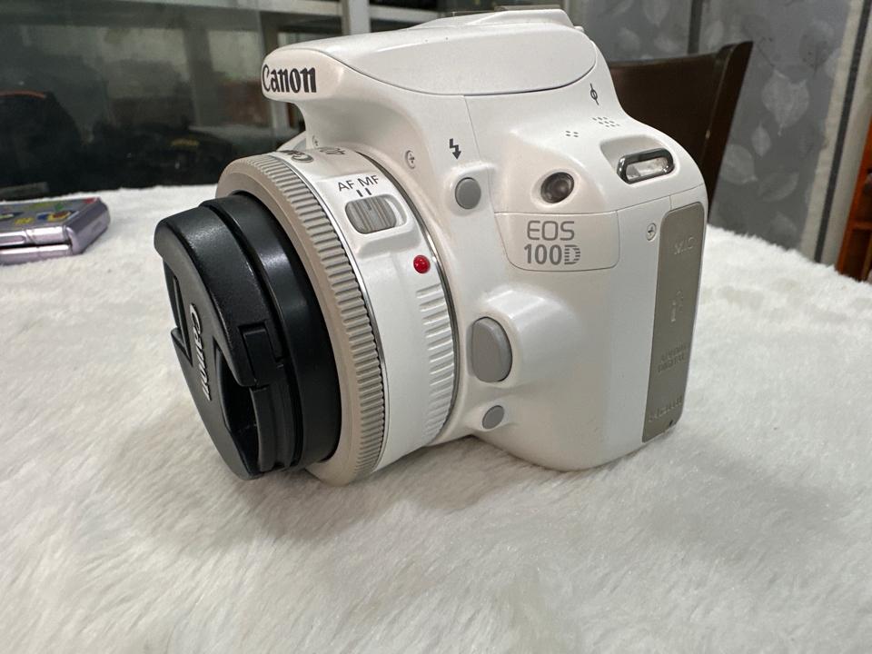 CANON EOS 100D KÈM LENS 40mm STM ( trắng, 98%)-duoc-ban-tai-Máy Ảnh Shop