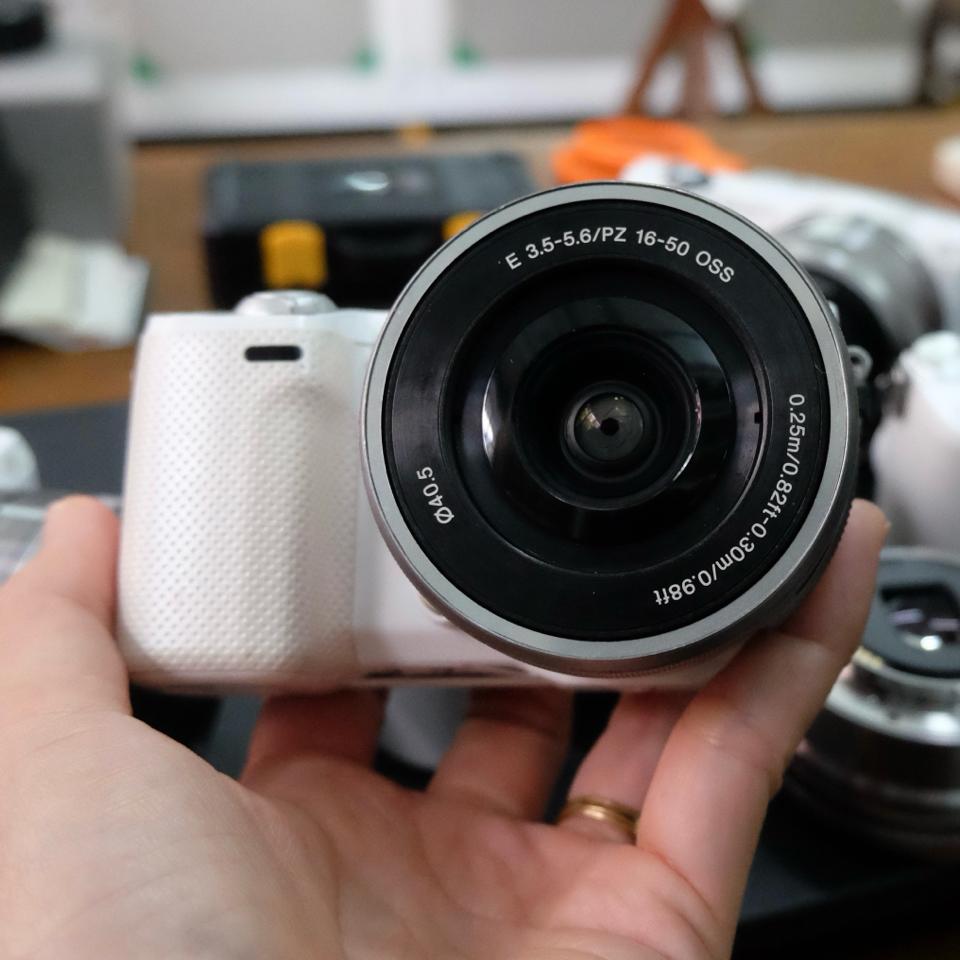 Sony Nex-5T kèm kit 16-50mm-duoc-ban-tai-Máy Ảnh Shop