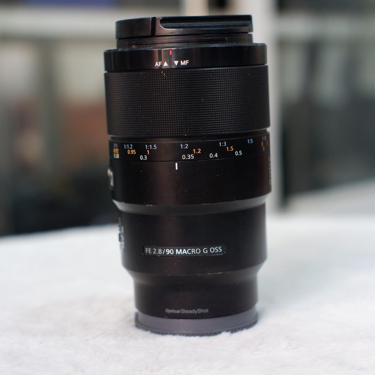 SONY 90MM 2.8 G OSS MACRO 1:1 , Mới 95% kính đẹp -duoc-ban-tai-Máy Ảnh Shop