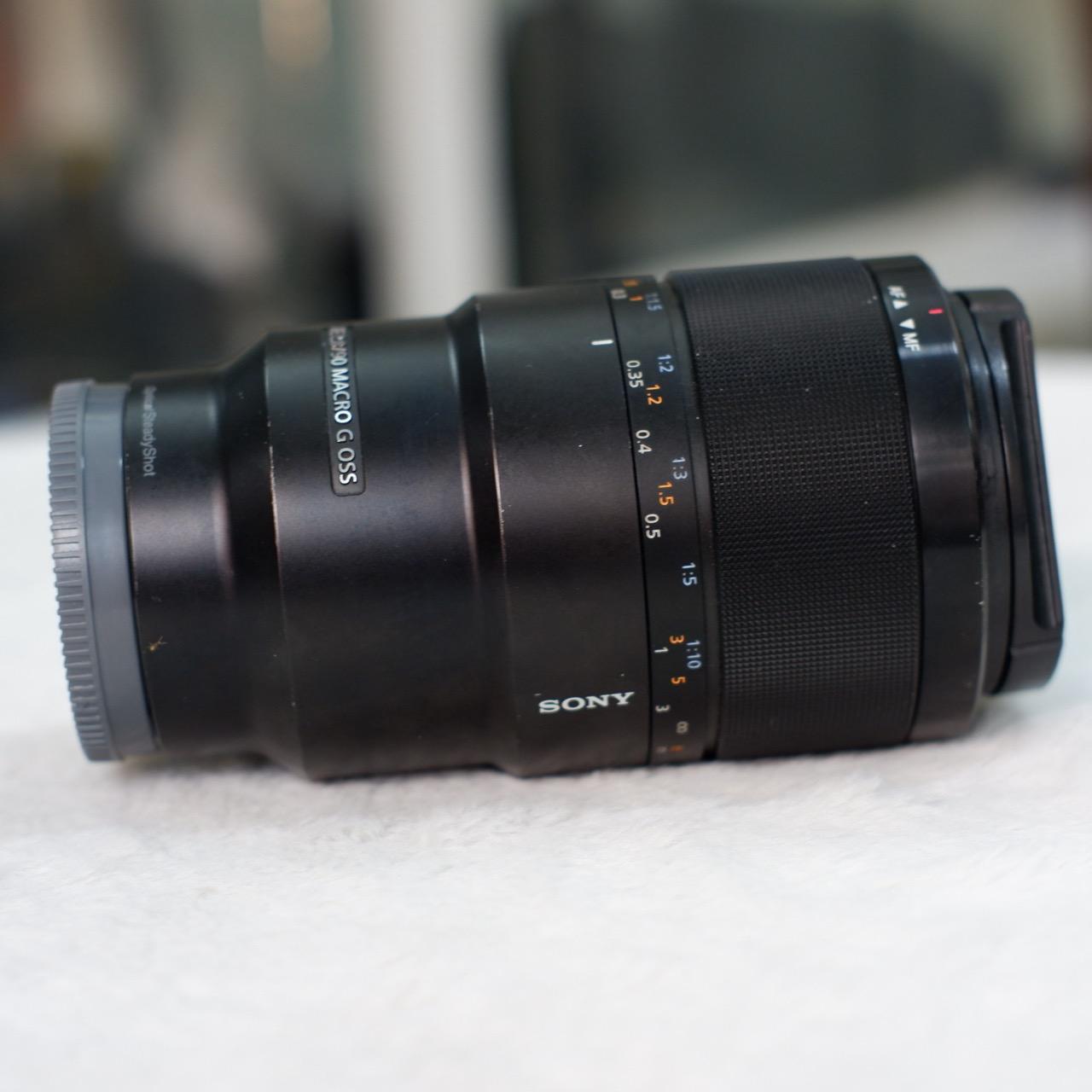 SONY 90MM 2.8 G OSS MACRO 1:1 , Mới 95% kính đẹp -duoc-ban-tai-Máy Ảnh Shop