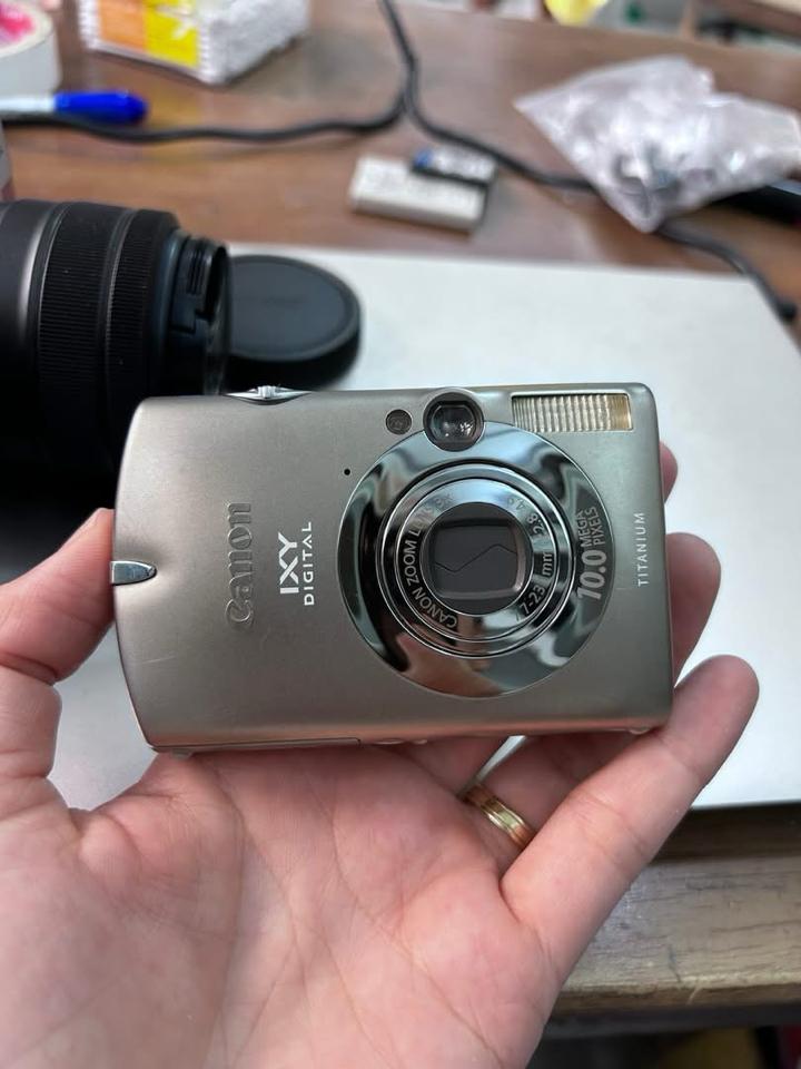 Máy ảnh Canon ixy Digital 1000-duoc-ban-tai-Máy Ảnh Shop