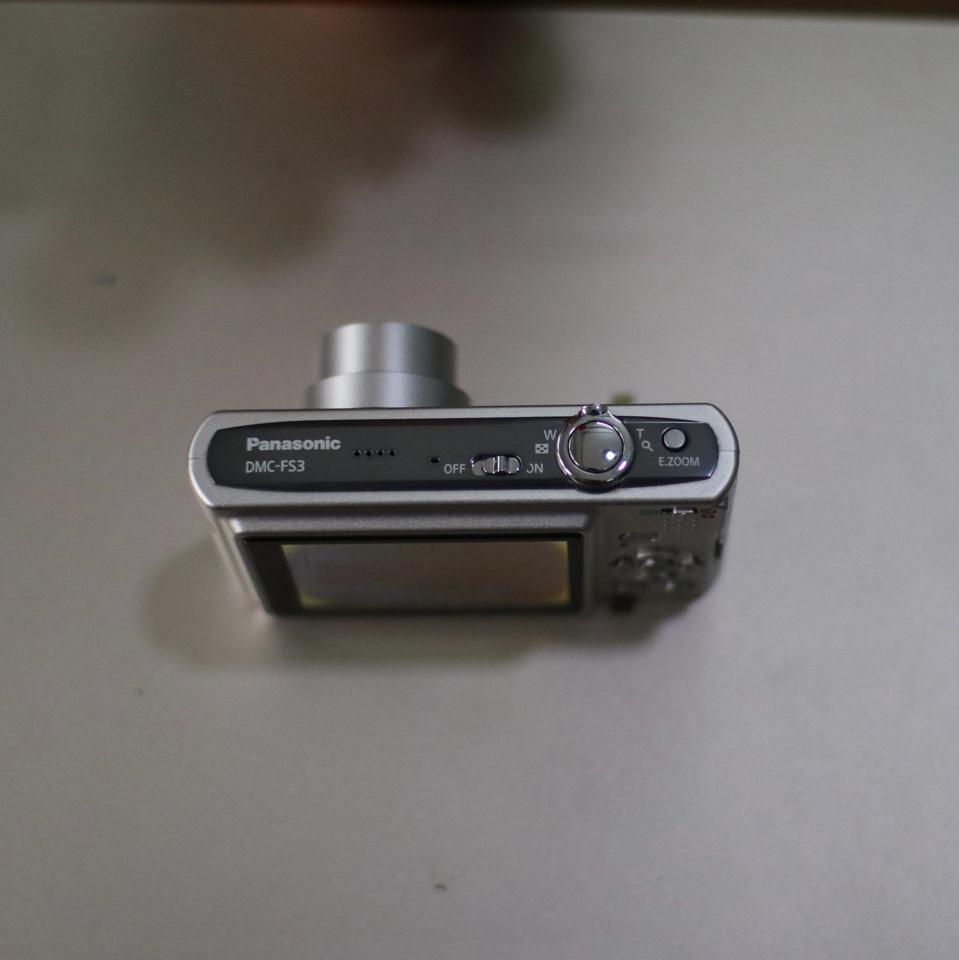 Máy ảnh Panasonic Lumix DMC-FS3-duoc-ban-tai-Máy Ảnh Shop
