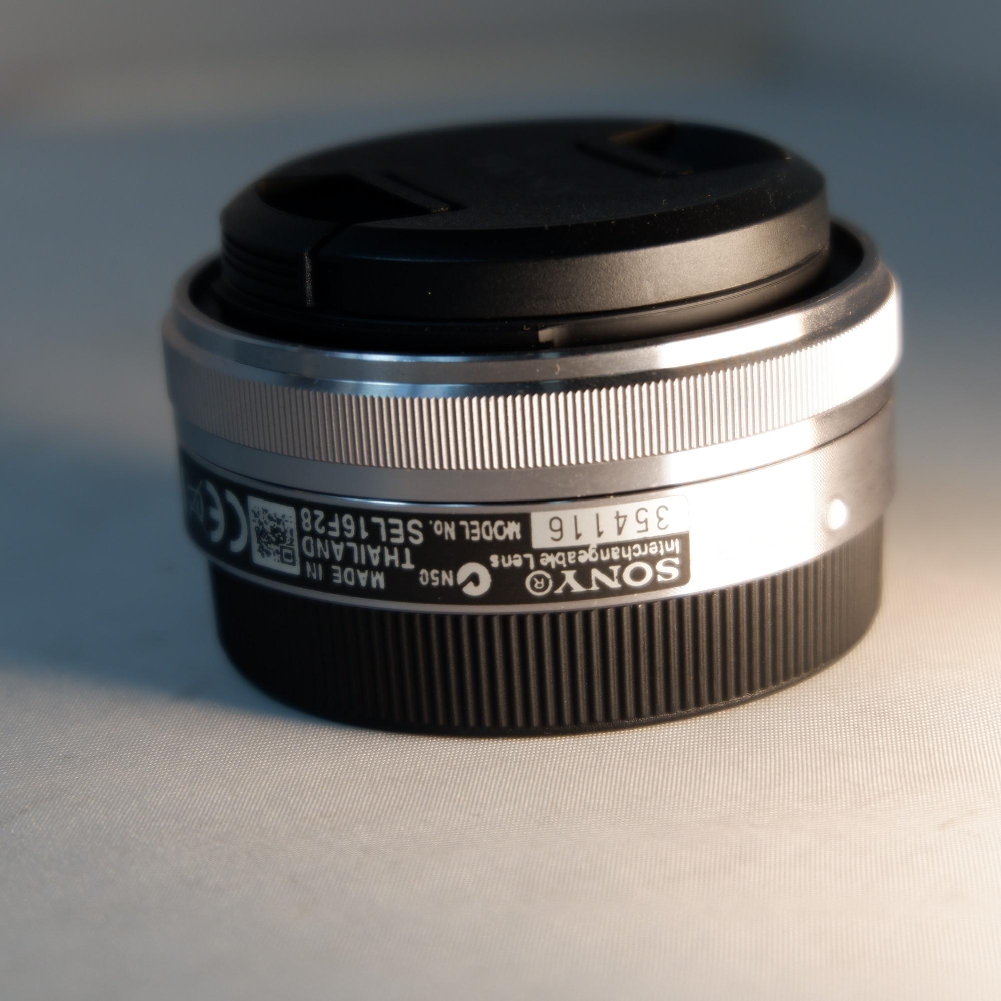 Sony SEL 16mm F2.8, Mới 95%-duoc-ban-tai-Máy Ảnh Shop