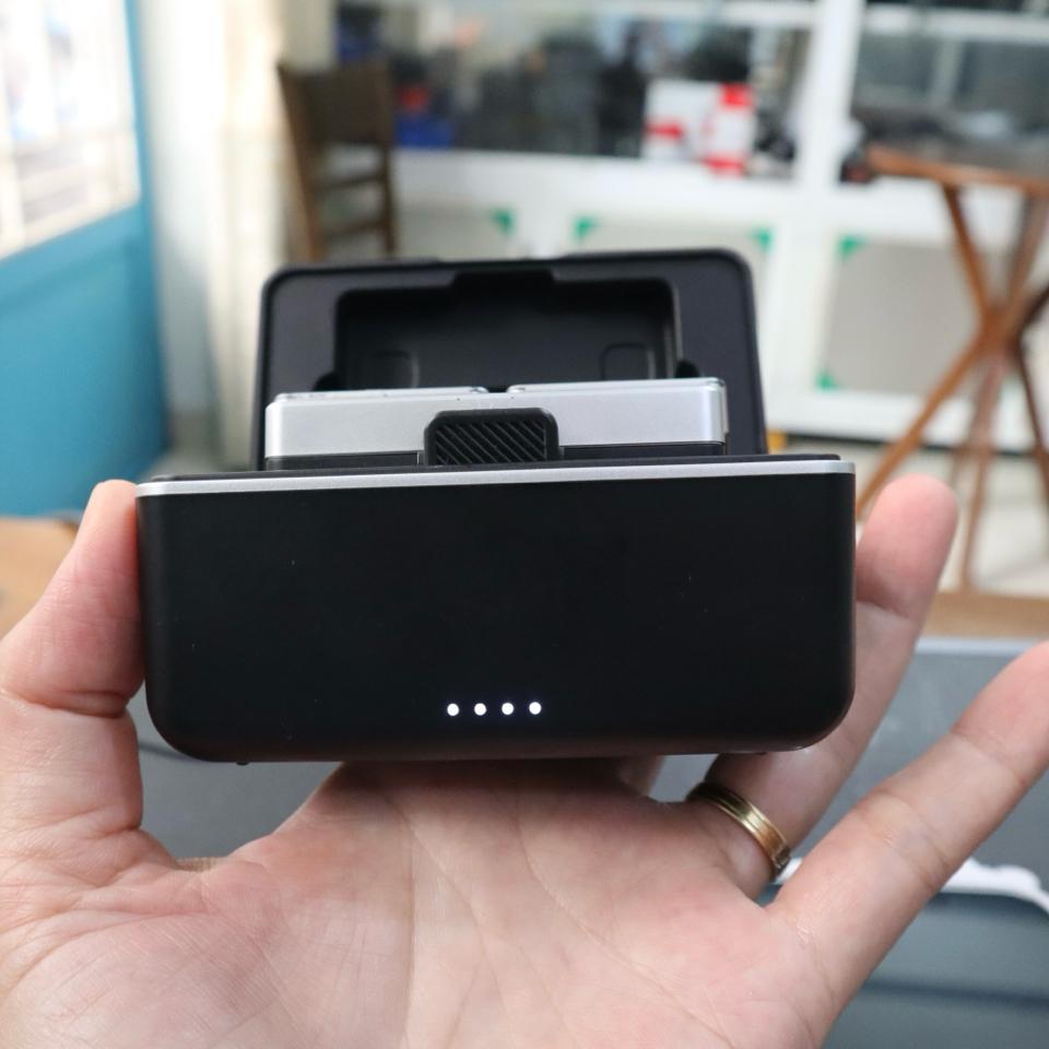 Micro Không Dây Ulanzi U-Mic AM18-duoc-ban-tai-Máy Ảnh Shop