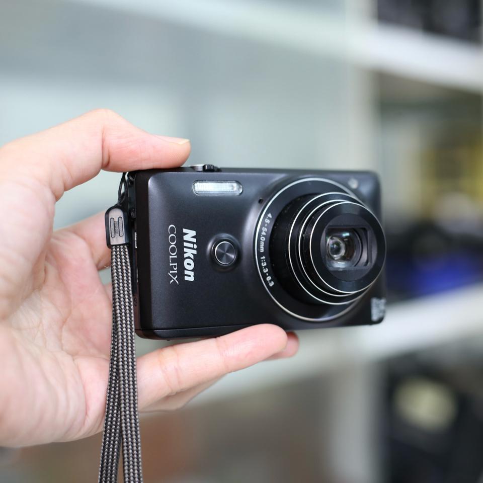 Nikon s6900, wifi, màn hình lật-duoc-ban-tai-Máy Ảnh Shop