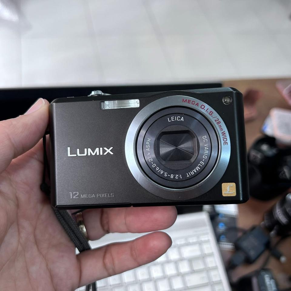 Máy Ảnh Panasonic Lumix DMC-FX100-duoc-ban-tai-Máy Ảnh Shop