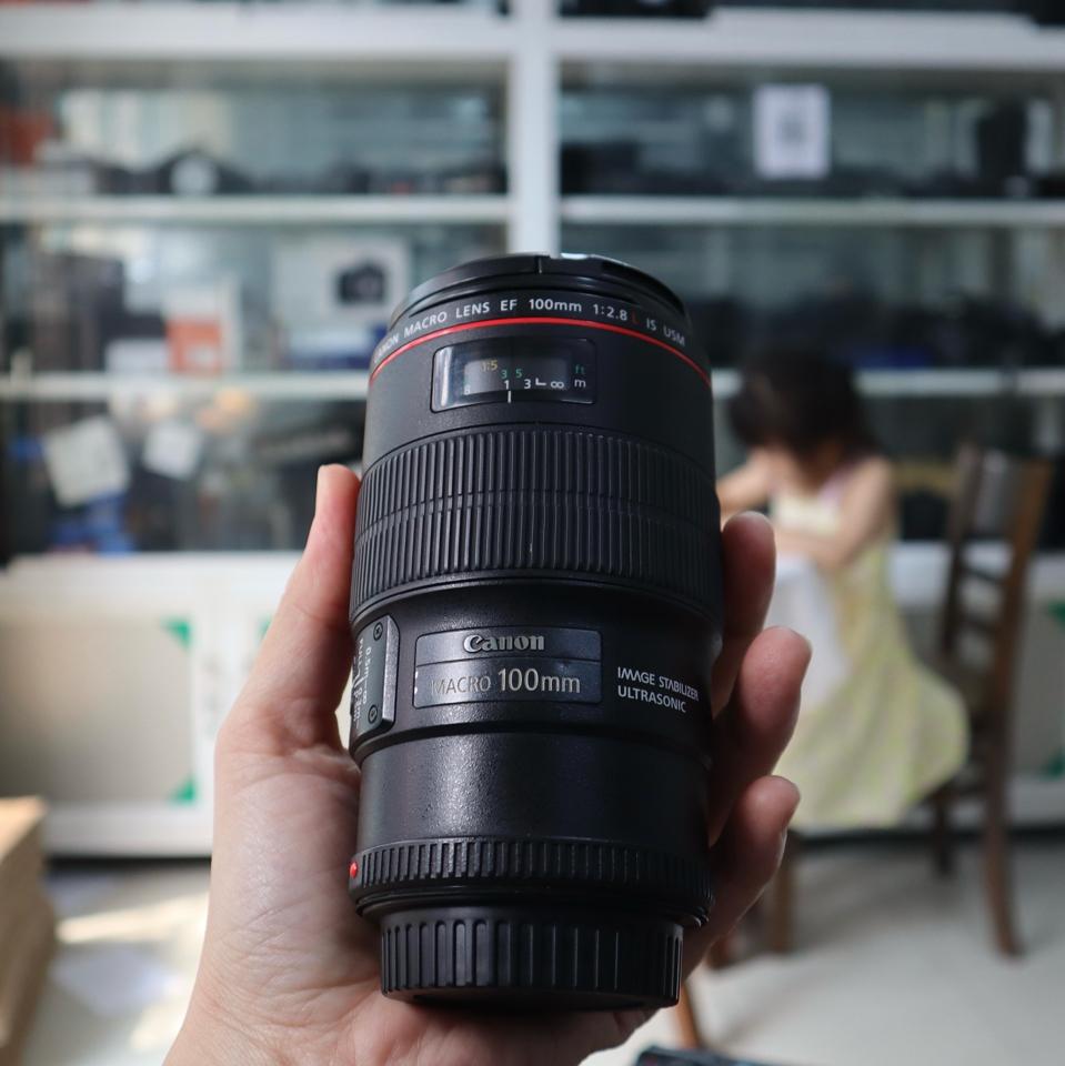Canon EF 100mm Macro f/2.8L IS USM đẹp-duoc-ban-tai-Máy Ảnh Shop