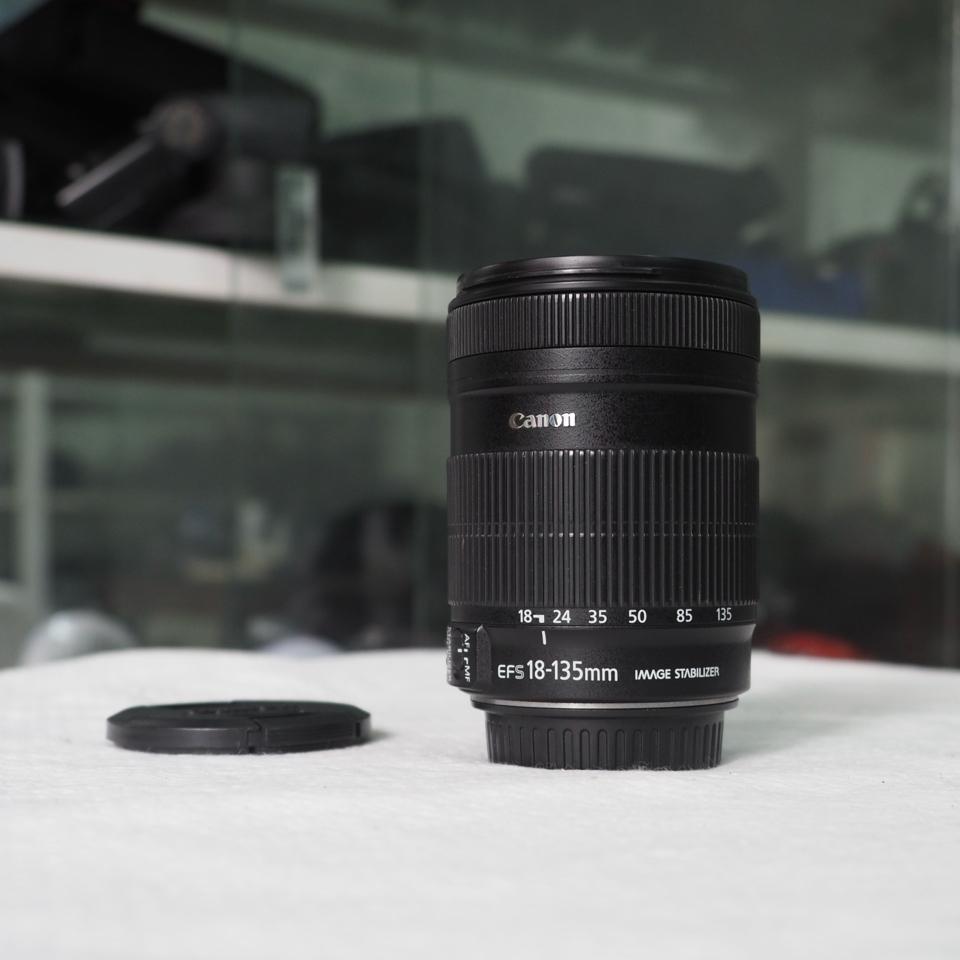 Canon EF-S 18-135mm f/3.5-5.6 IS, Mới 97%-duoc-ban-tai-Máy Ảnh Shop