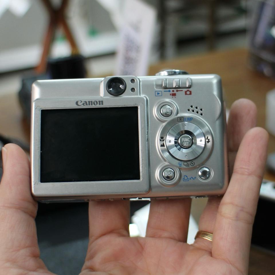 Máy ảnh Canon SD 400-duoc-ban-tai-Máy Ảnh Shop