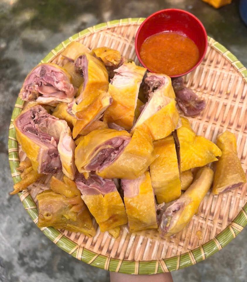 Gà ủ muối-duoc-ban-tai-VŨ HỒNG TUYẾT