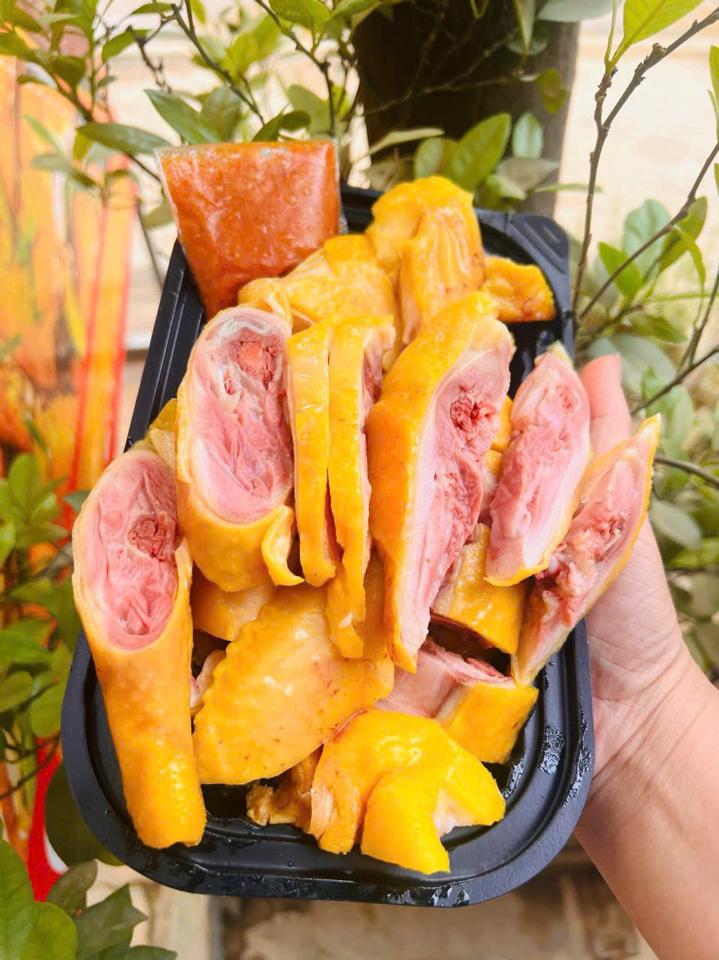 Gà ủ muối-duoc-ban-tai-VŨ HỒNG TUYẾT