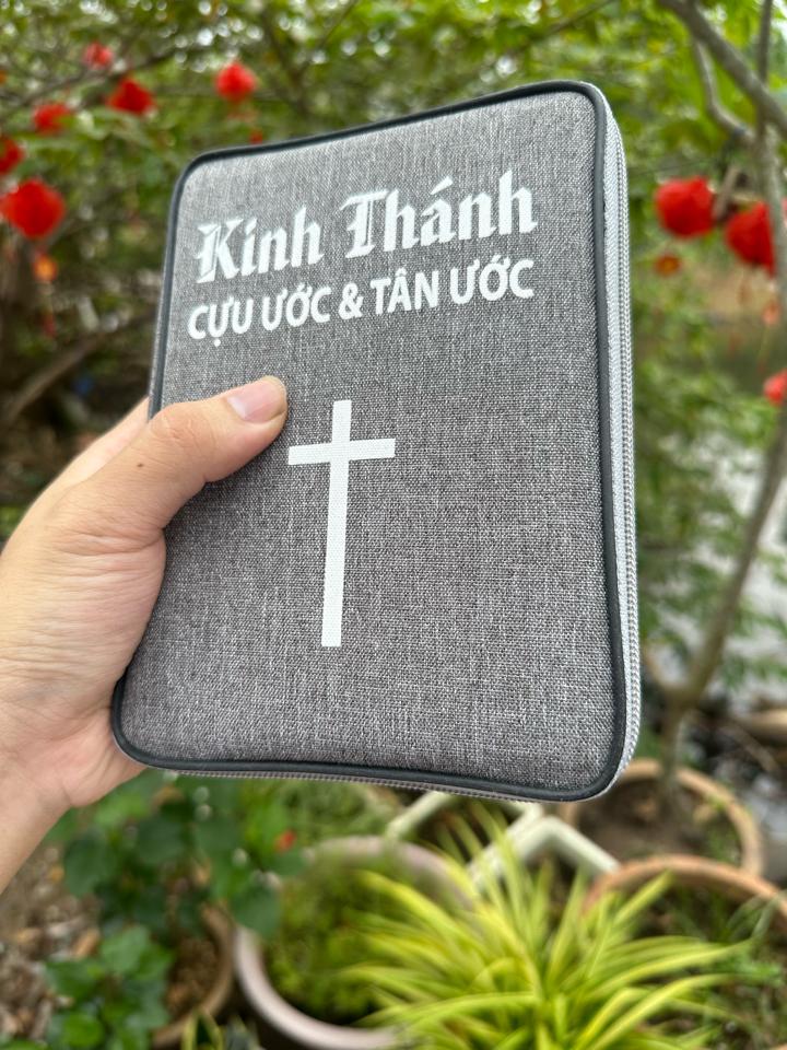 Bìa bao KT vải | màu xám | size 12x18-duoc-ban-tai-In Cơ Đốc