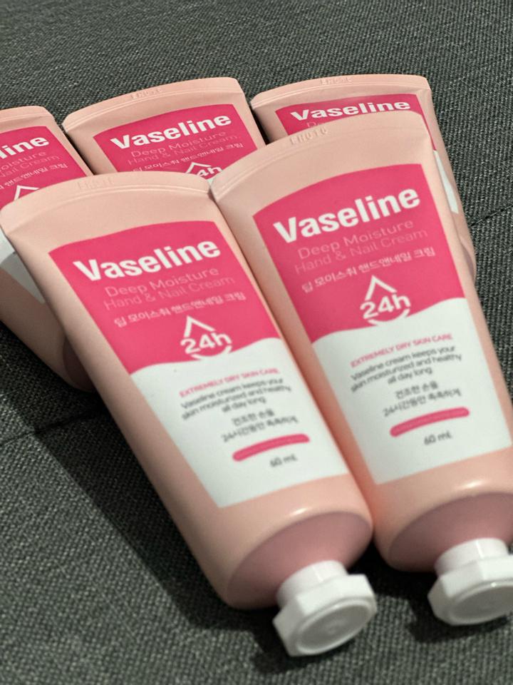 Kem dưỡng da tay Vaseline Deep Moisture Hand & Nail Cream-duoc-ban-tai-Bách Hoá Cơ Đốc