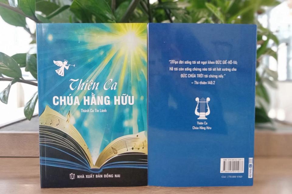 Bài hát: Thiên Ca Chúa Hằng Hữu-duoc-ban-tai-Bách Hoá Cơ Đốc